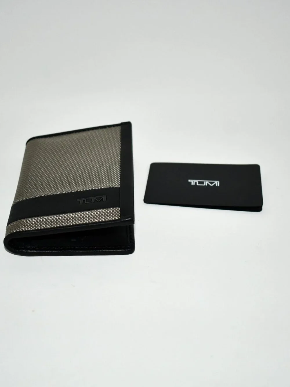 Tumi Multi Window Card Case in Grey Alloy #135626-A872 NWT